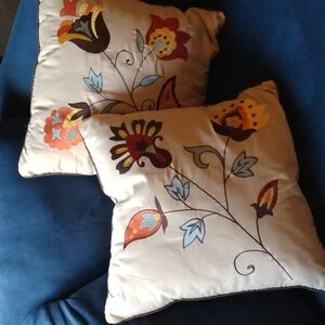 Set Of 2 NWOT Pillows In Embroidered Cotton With Removable Covers That Zip